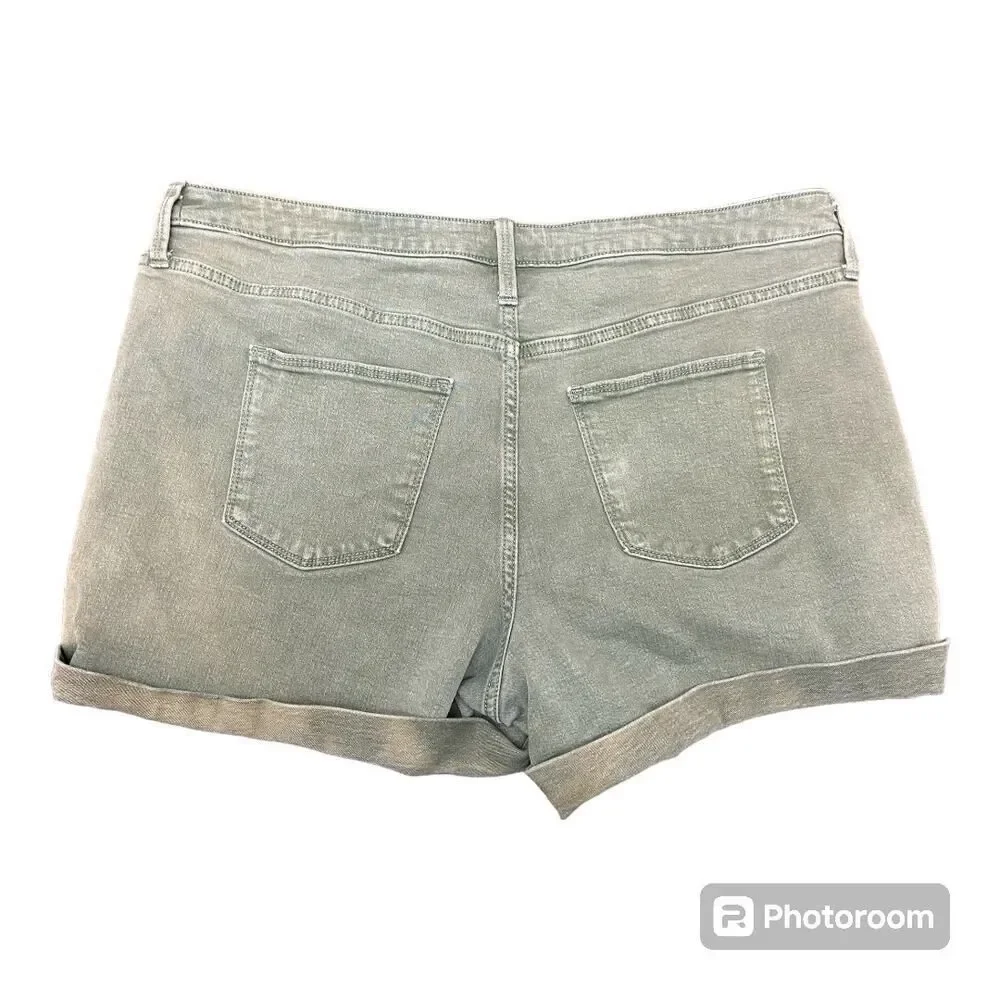 Universal Thread High Rise Midi Green Shorts Stretch Cuffed Hem Plus Size 18